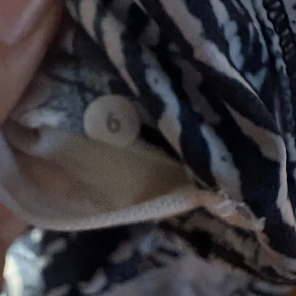 LULULEMON Rare Women’s Blue & White Pilgrim Romper. Size 6 - Picture 4 of 5